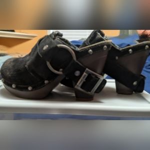 Rocket dog harness FALL DEAL giddyups clogs distressed studded black/brown 6